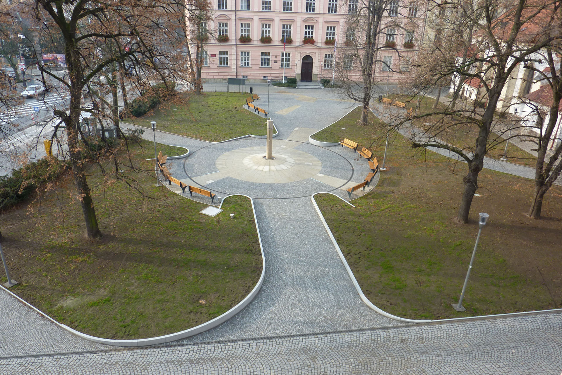2010 - Komeskeho 01