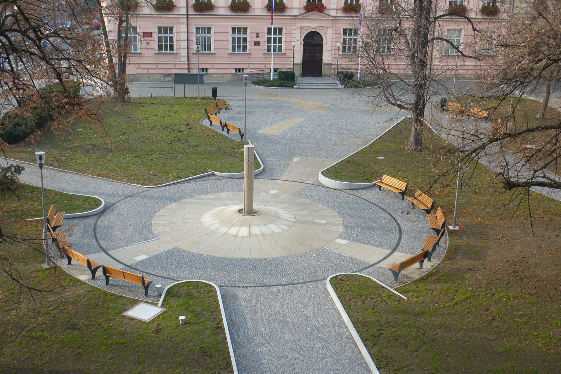 2010 - Komeskeho 02