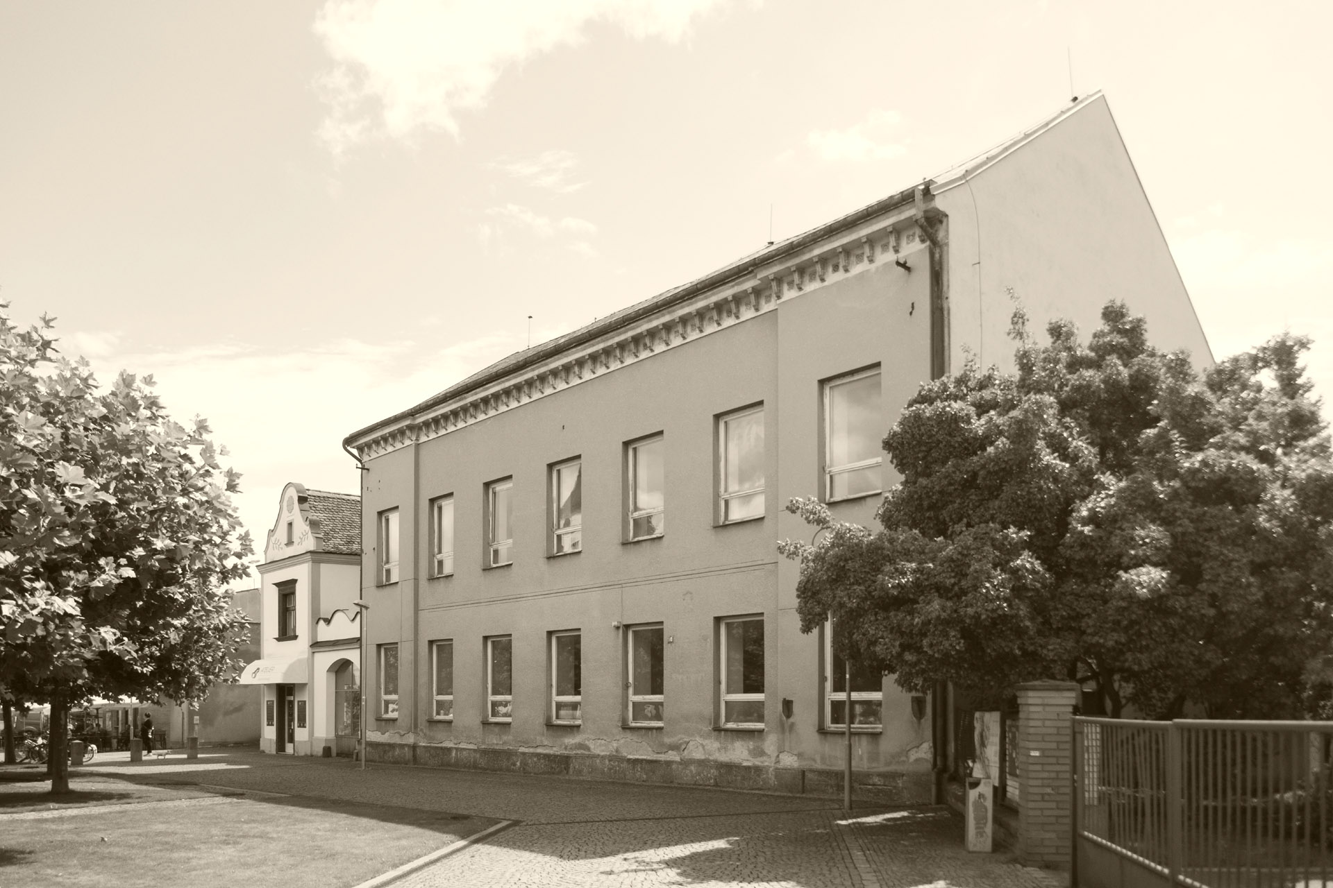 2023 - Bohdanec - Namesti - Per 01 - Historicka 00 - Stavajici